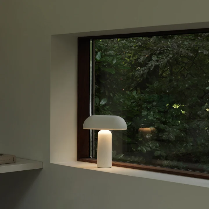 Normann Copenhagen - Porta LED Akku-Tischleuchte, schwarz
