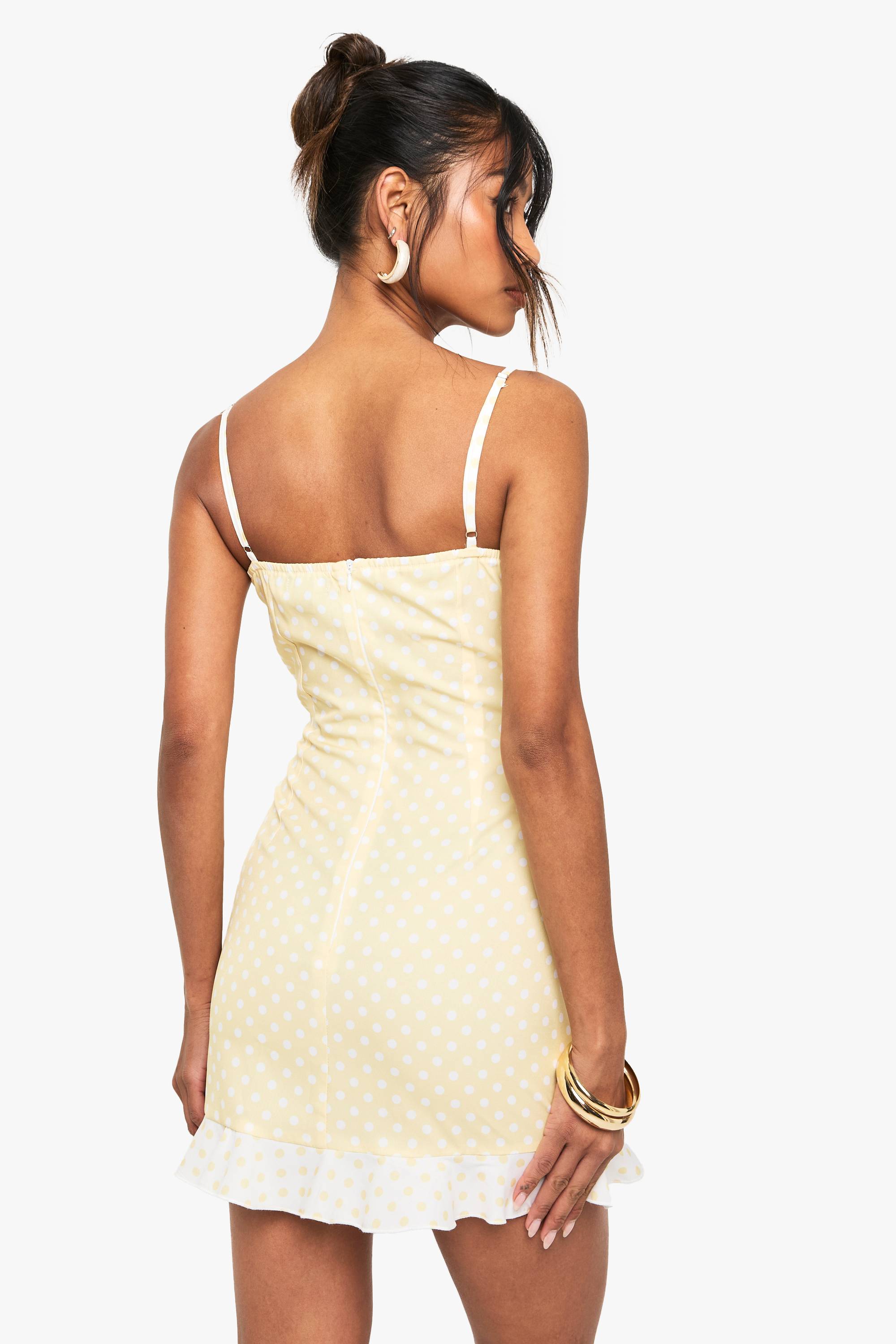 boohoo Robe Mini à Pois Contrastante