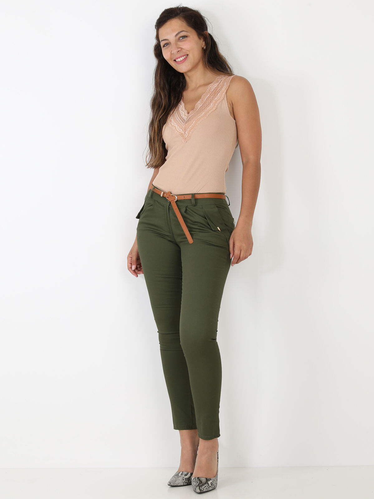 Pantalon à pinces avec ceinture- Kaki