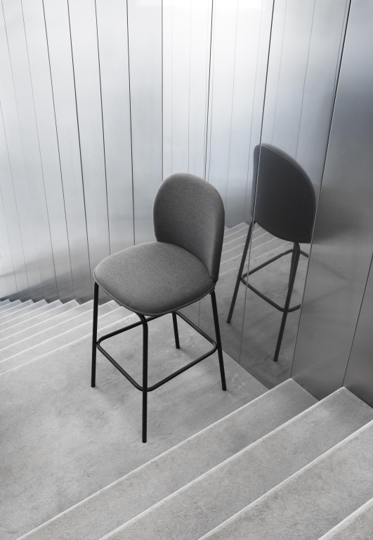 Normann Copenhagen Ace barkruk 75 zwart gepoedercoat onderstel Synergy