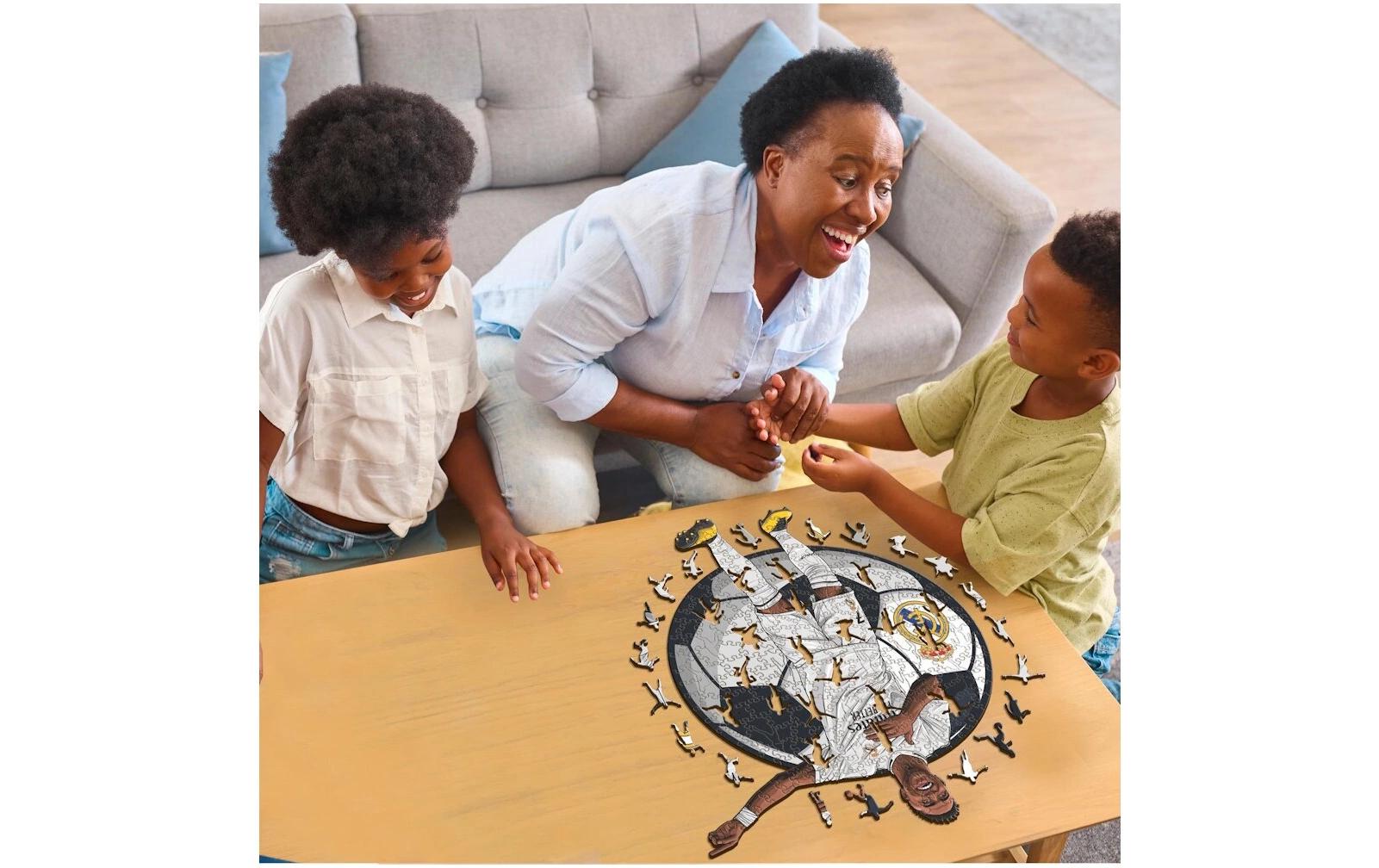 Vinicius Jr. - Real MadridOffizielles Holzpuzzle, Grösse M