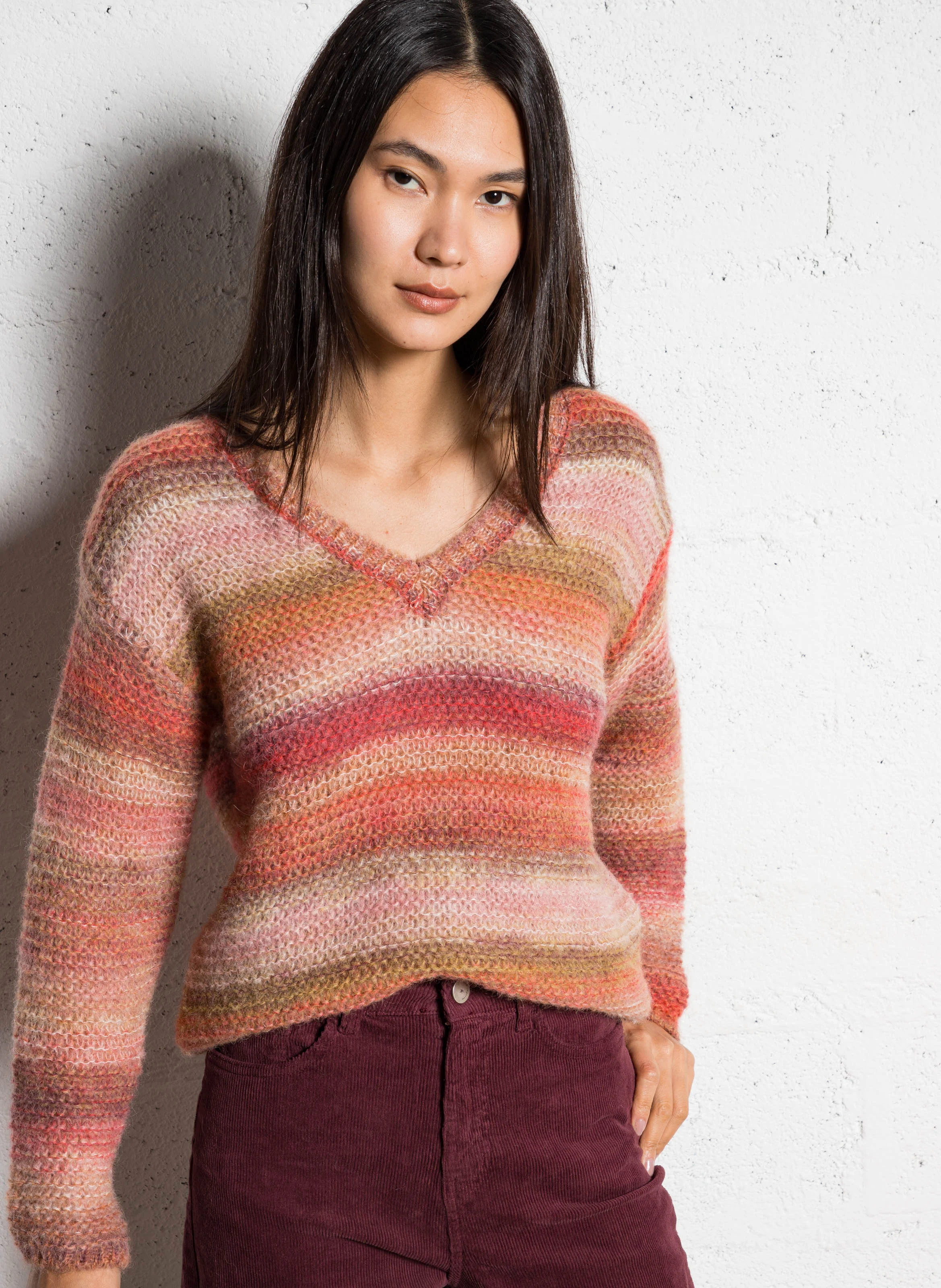 MAGALIE - Pull col V rayé en laine mélangée | Rouge