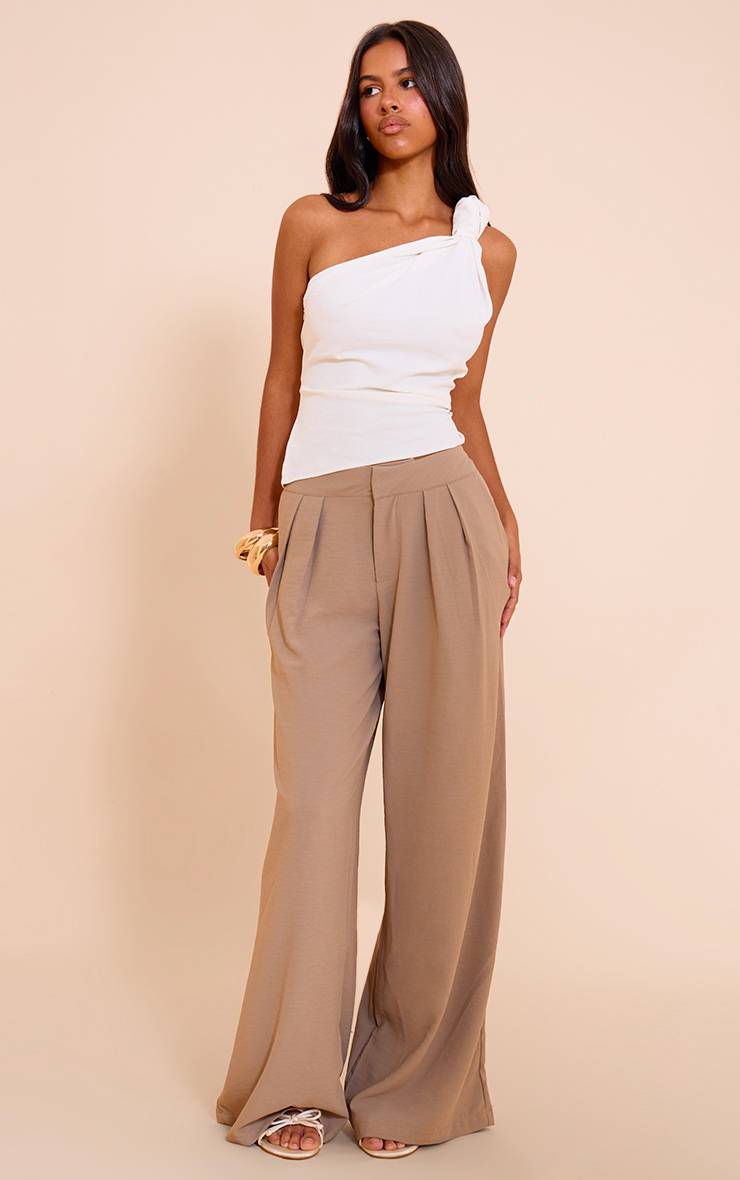 Crème Top Petite Épaule Dénudée À Détail Nœud En Tissu Fluide