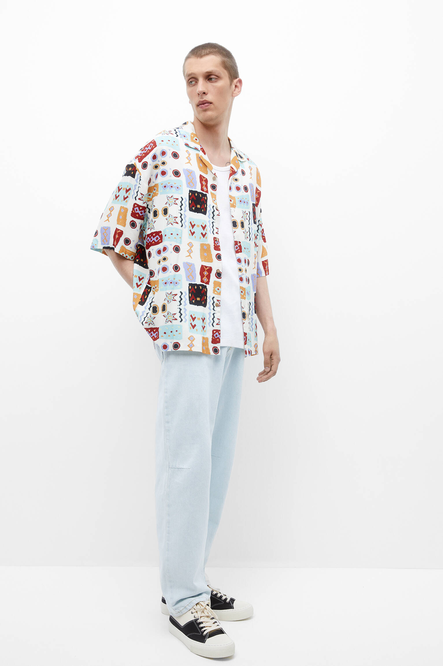 CAMISA ESTAMPADA DE MANGA CURTA - BRANCA