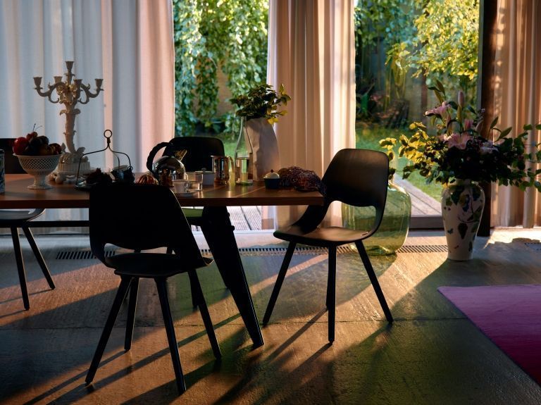 Vitra EM Table tafel 200x90, massief eiken, diepzwart