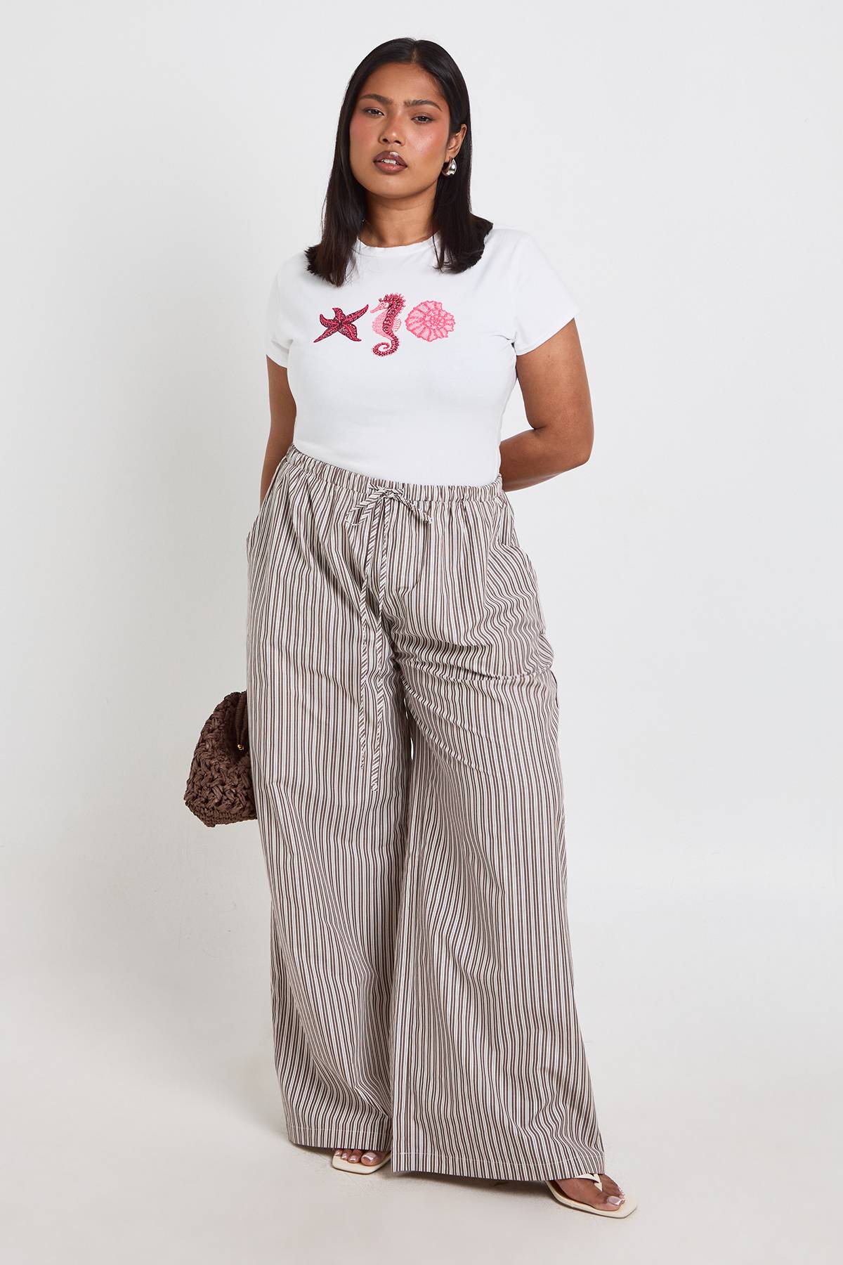 boohoo T-shirt Ajusté Grande Taille Imprimé Coquillages