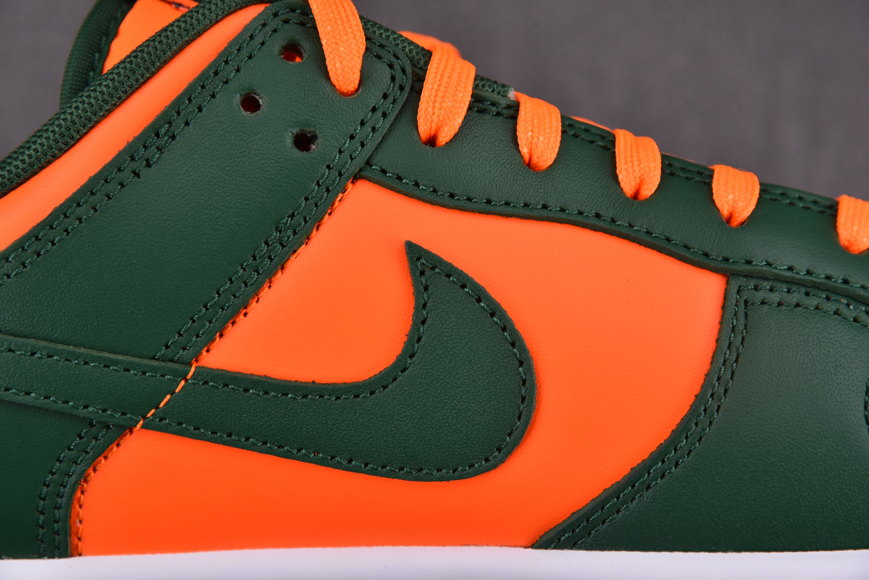 Nike Dunk Low Miami Hurricanes