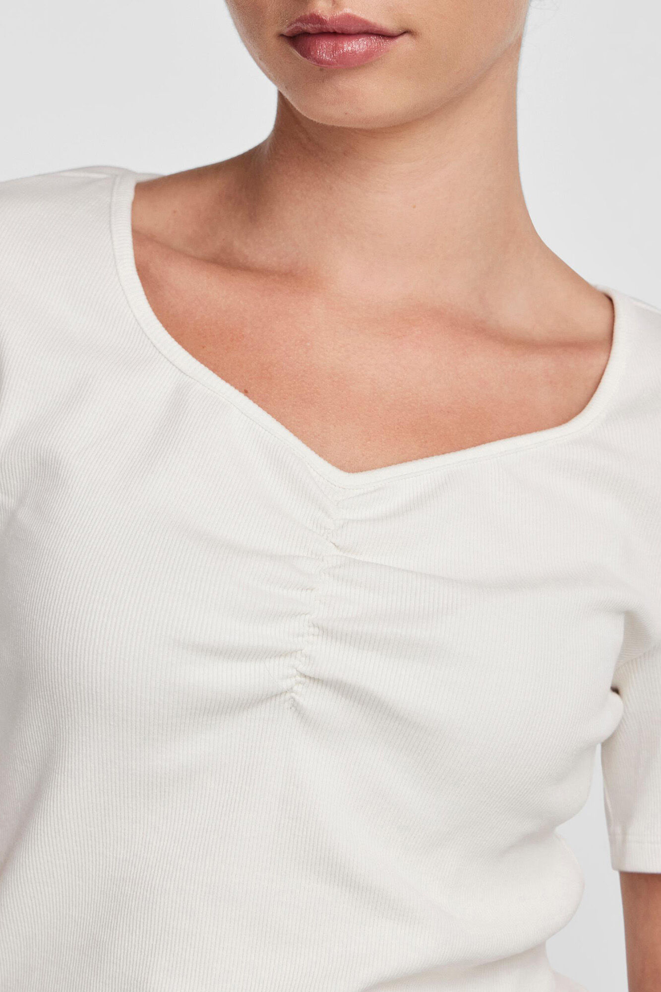 Blusa de manga curta com decote em V