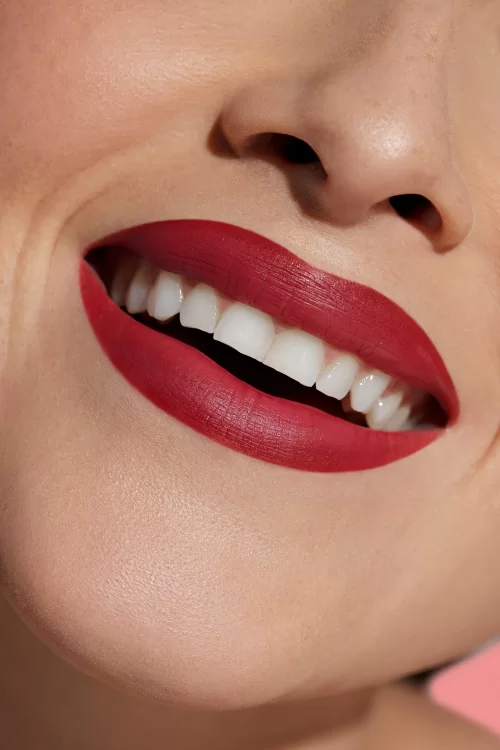 Bésame Cosmetics Classic Colour lippenstift in Mary Red