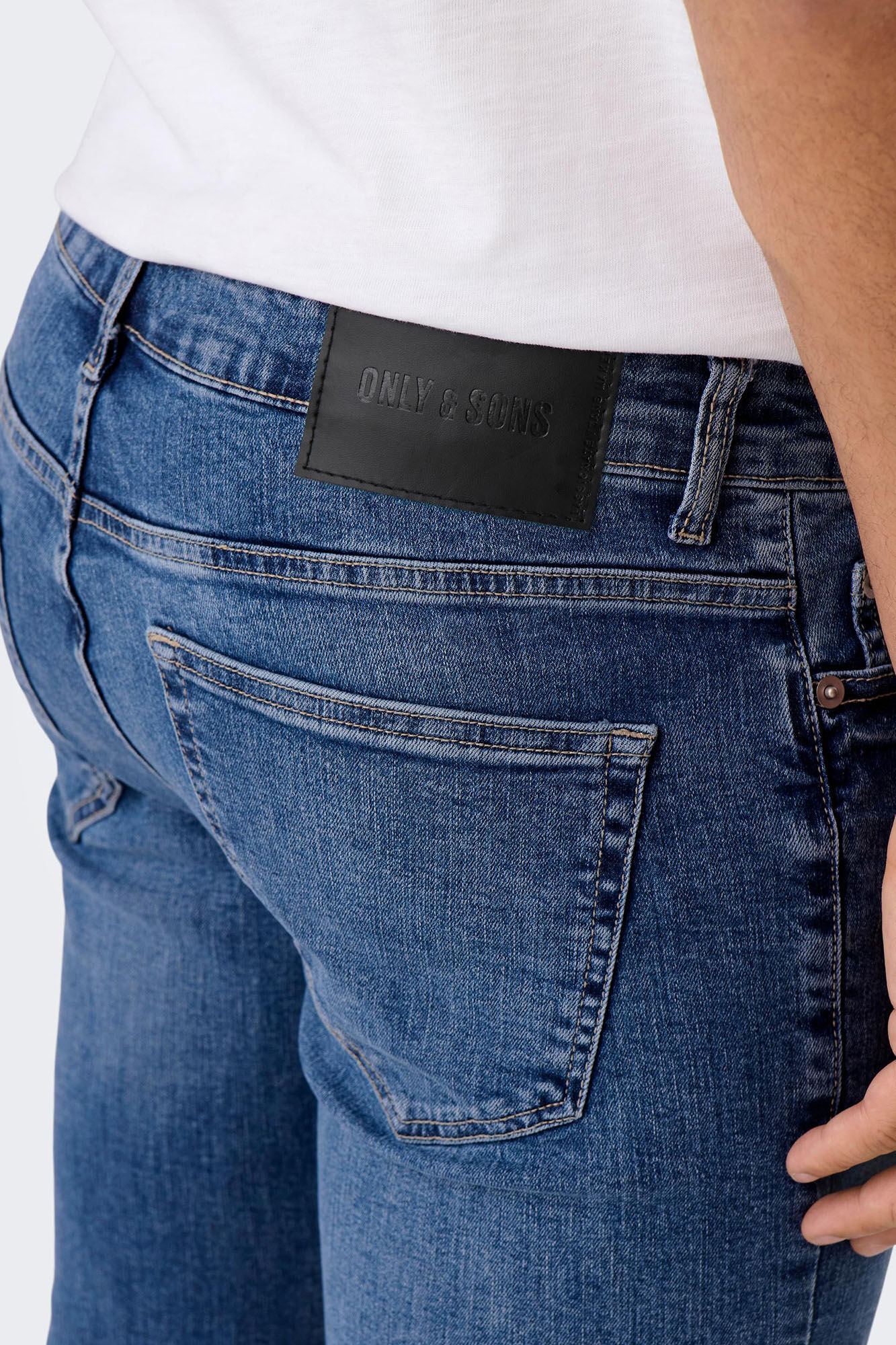 calça jeans de corte justo
