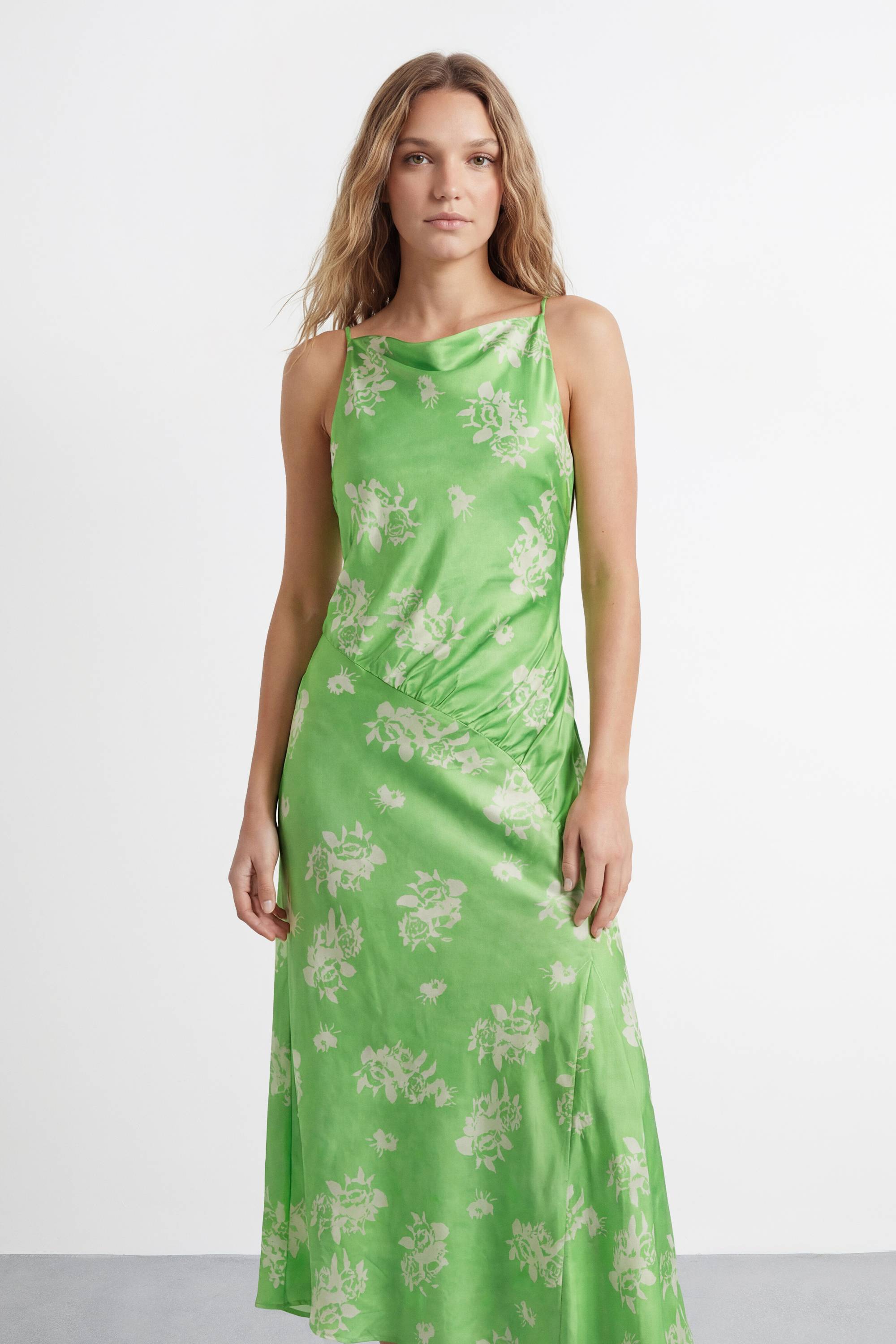 Warehouse Robe Longue Biais À Imprimé Fleuri Avec Détails De Coutures Et Encolure Dos Nageur