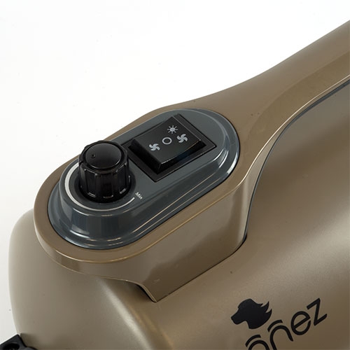 Secador ejetor Ibanez Volcano, motor de alta potência projetado para salões de tosa de cães, design leve e compacto.