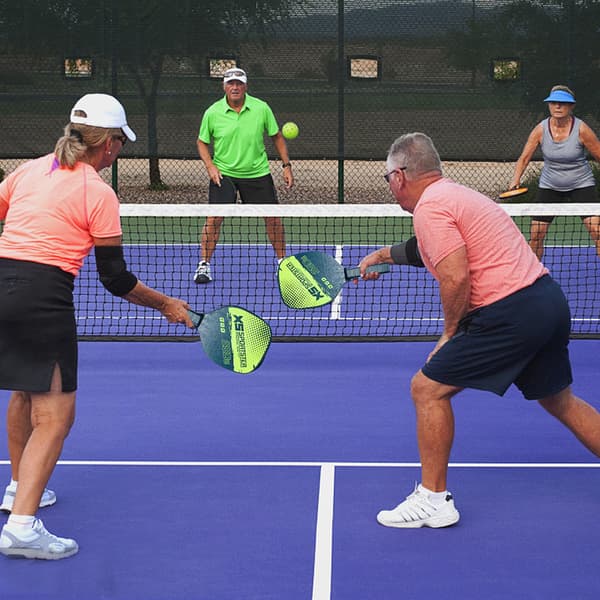 Pickleballsett med 2 rack og 4 baller for nybegynnere og entusiaster