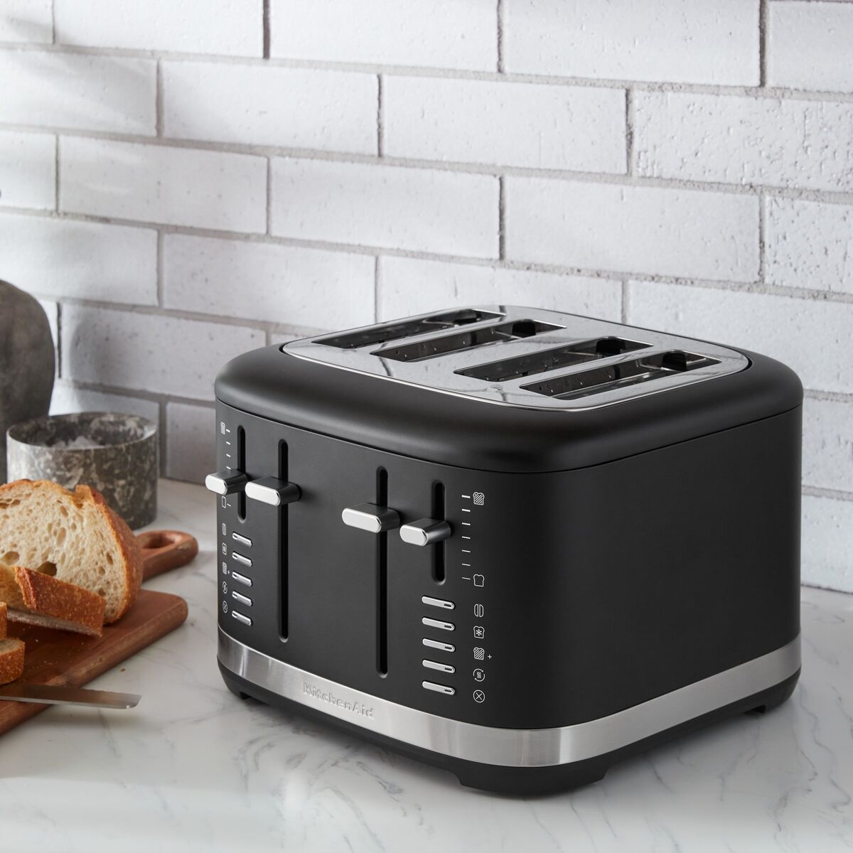 Brødrister med manuell kontroll, 4 skiver, mattsvart