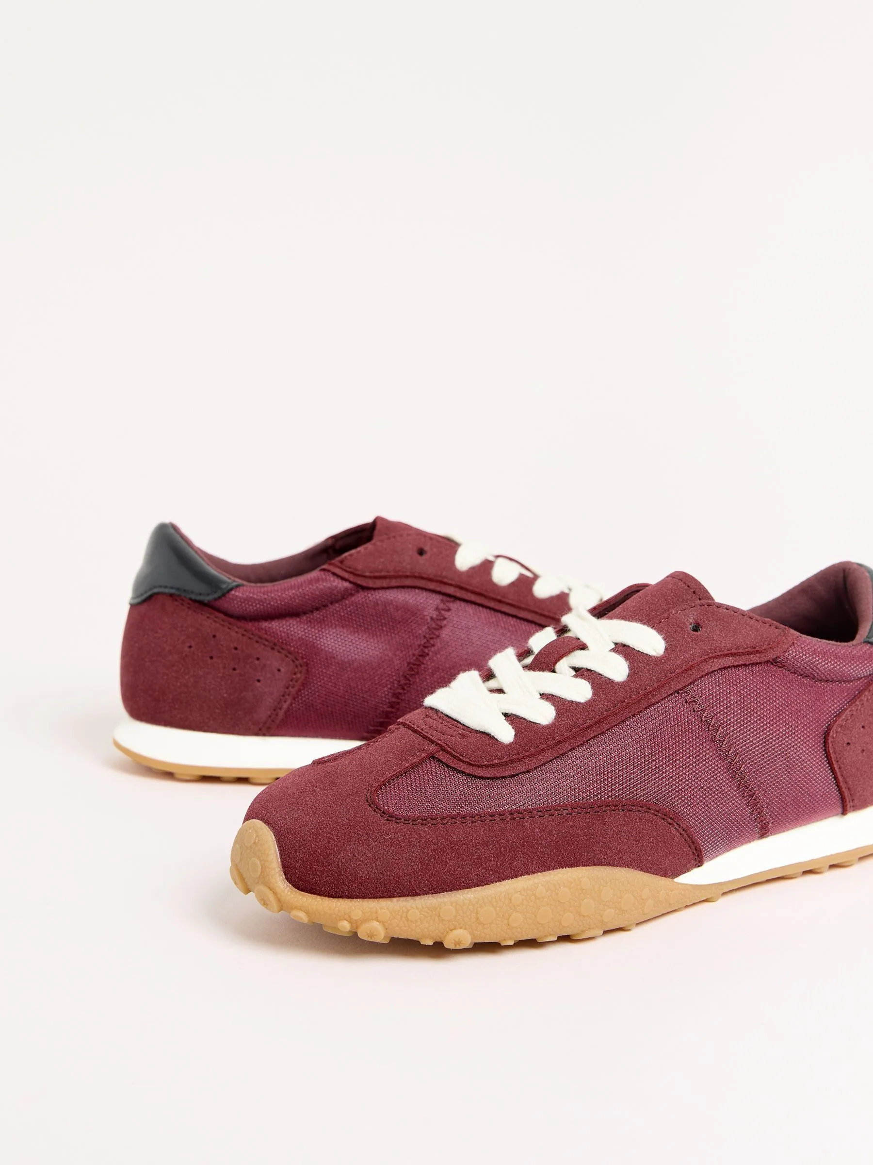 Bordeauxrood - Friends Like These Slim Lace Up Retro Runner Sports Trainers