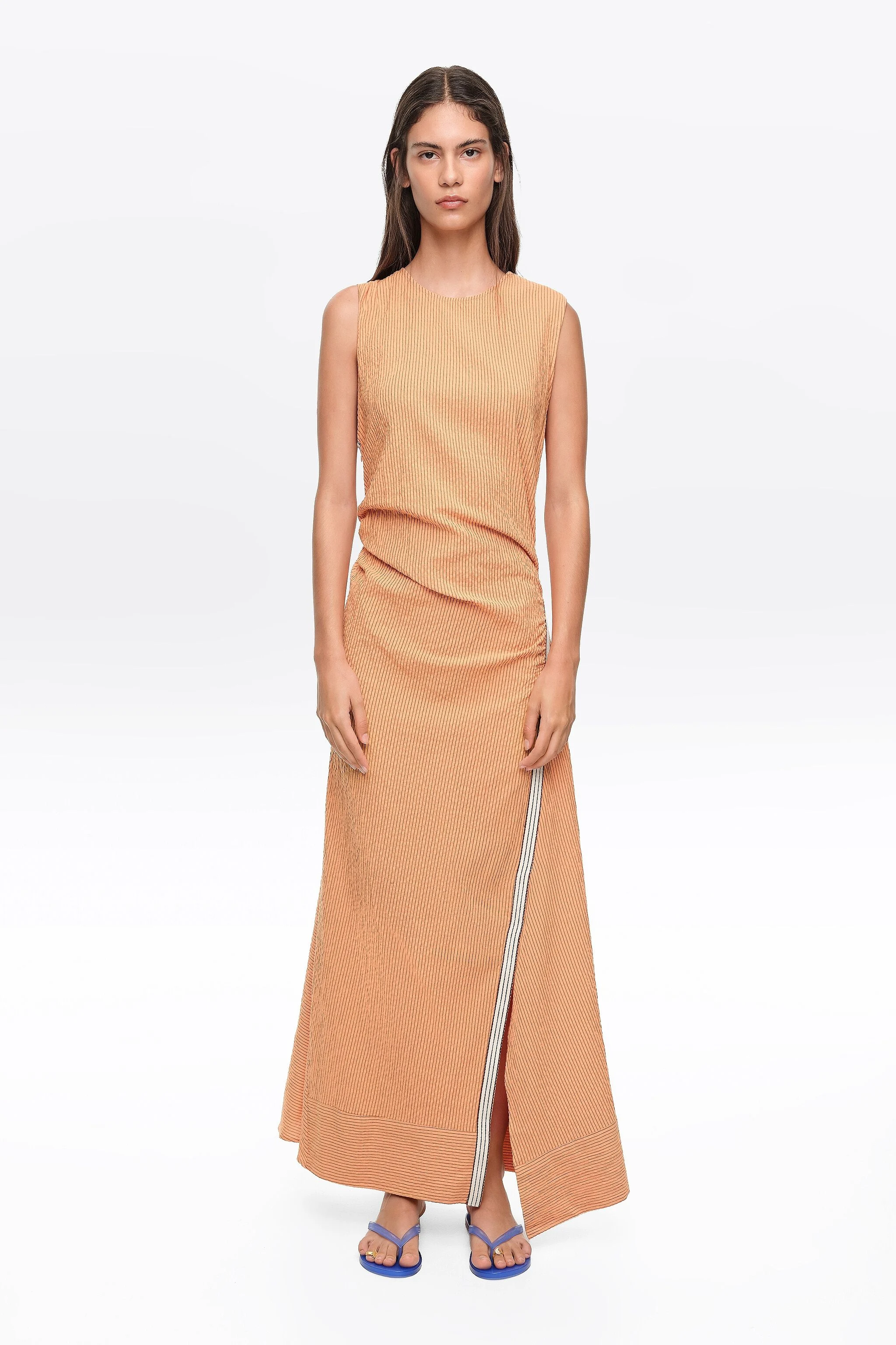 Vestido sem mangas com alça sobreposta listrada em laranja