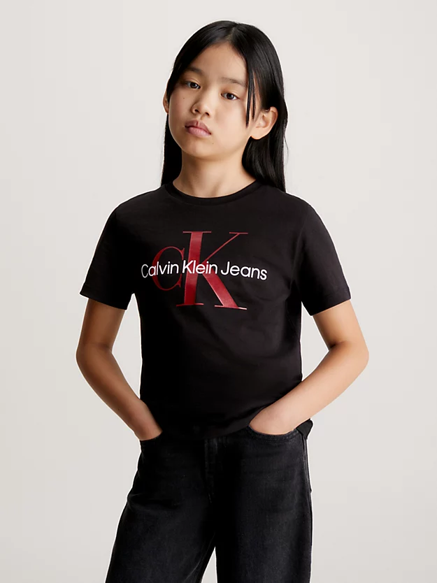 Camiseta infantil com logotipo