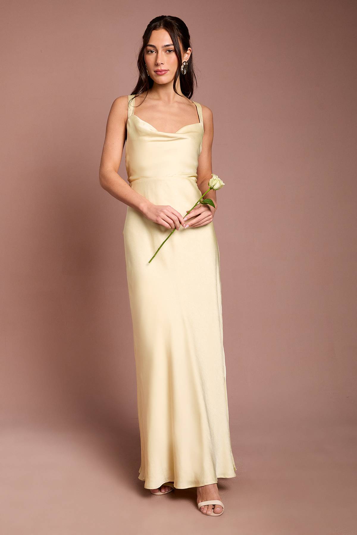 Oasis Robe Longue De Demoiselle D'honneur En Satin Jaune Beurre À Bretelles Croisées Et Dos Noué