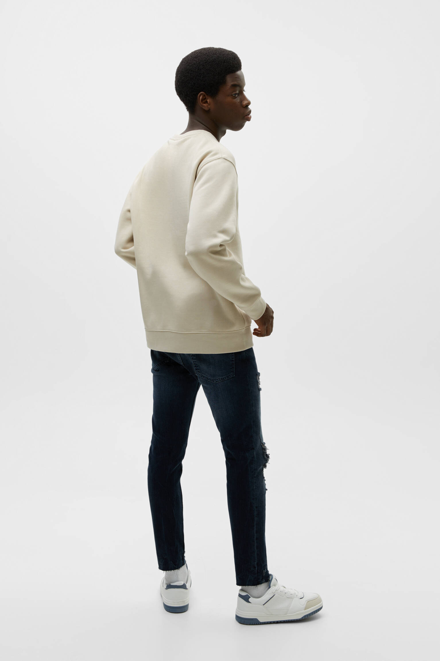 Calça jeans skinny rasgada com barra desfiada - Azul lavanda