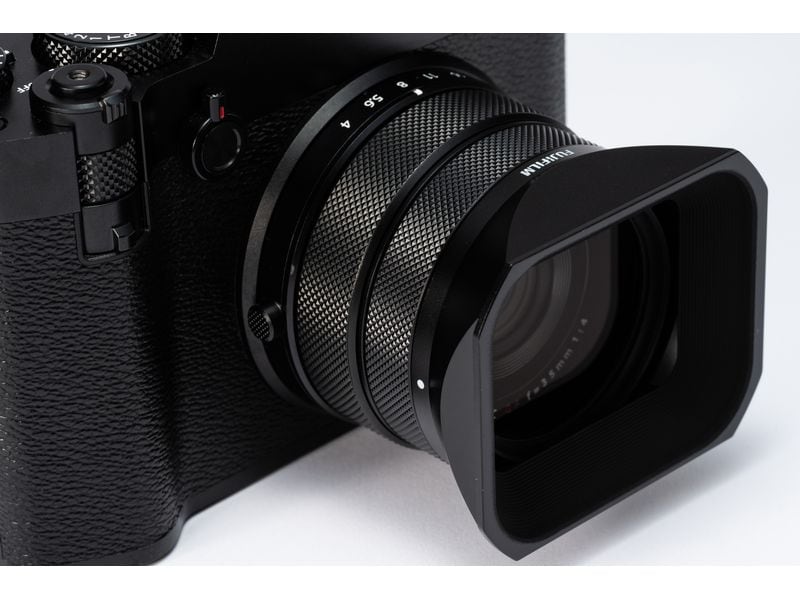 Fujifilm Fotokamera GFX 100RF Schwarz GFX-Kamera mit fest verbautem Objektiv und bringt die Mittelformat-Bildqualität in ein ultrakompaktes Design