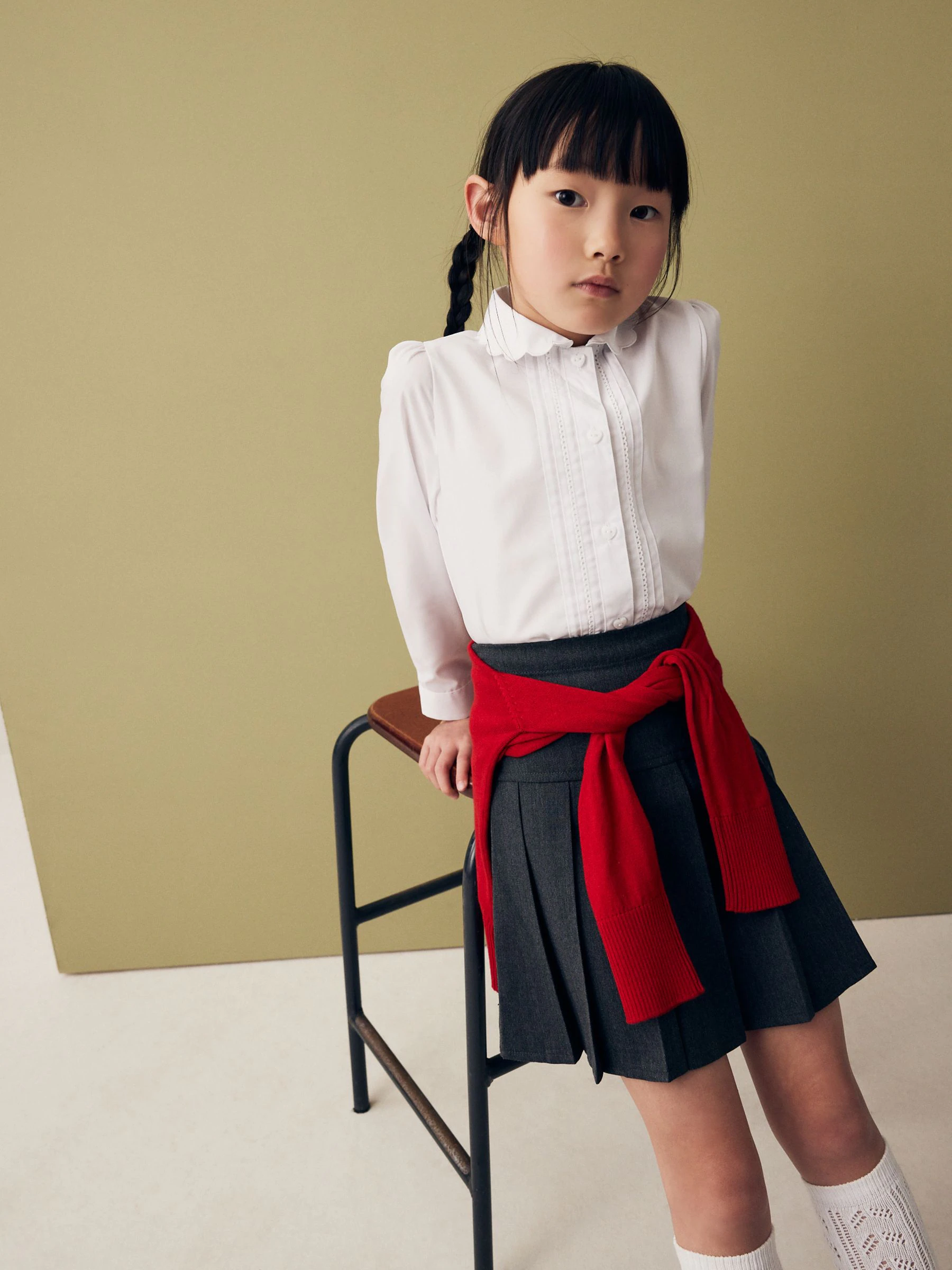 Wit - Schoolblouse met lange mouwen en gegolfde kantafwerking (3-14 jr)