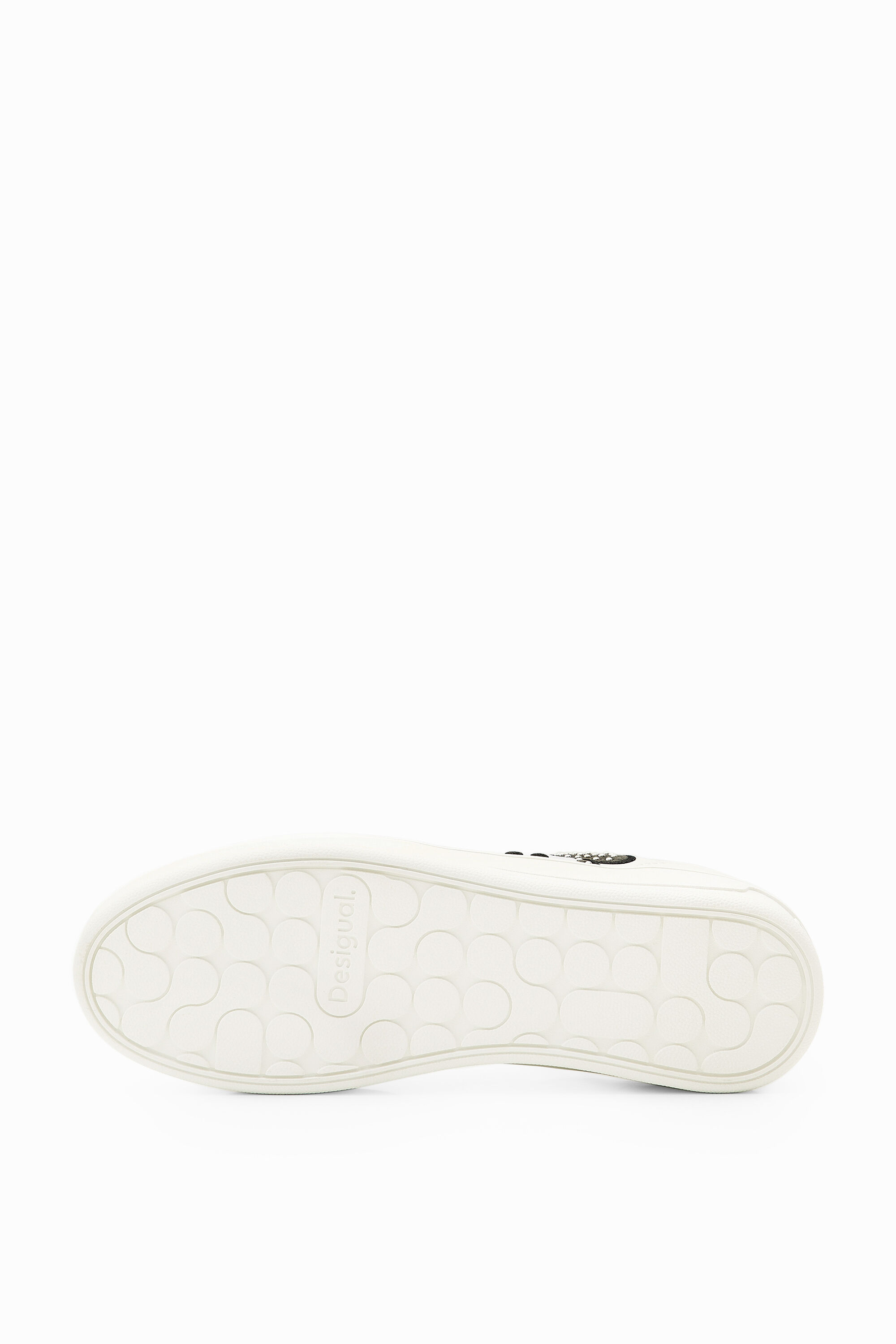 Tênis com tachas do Mickey Mouse
