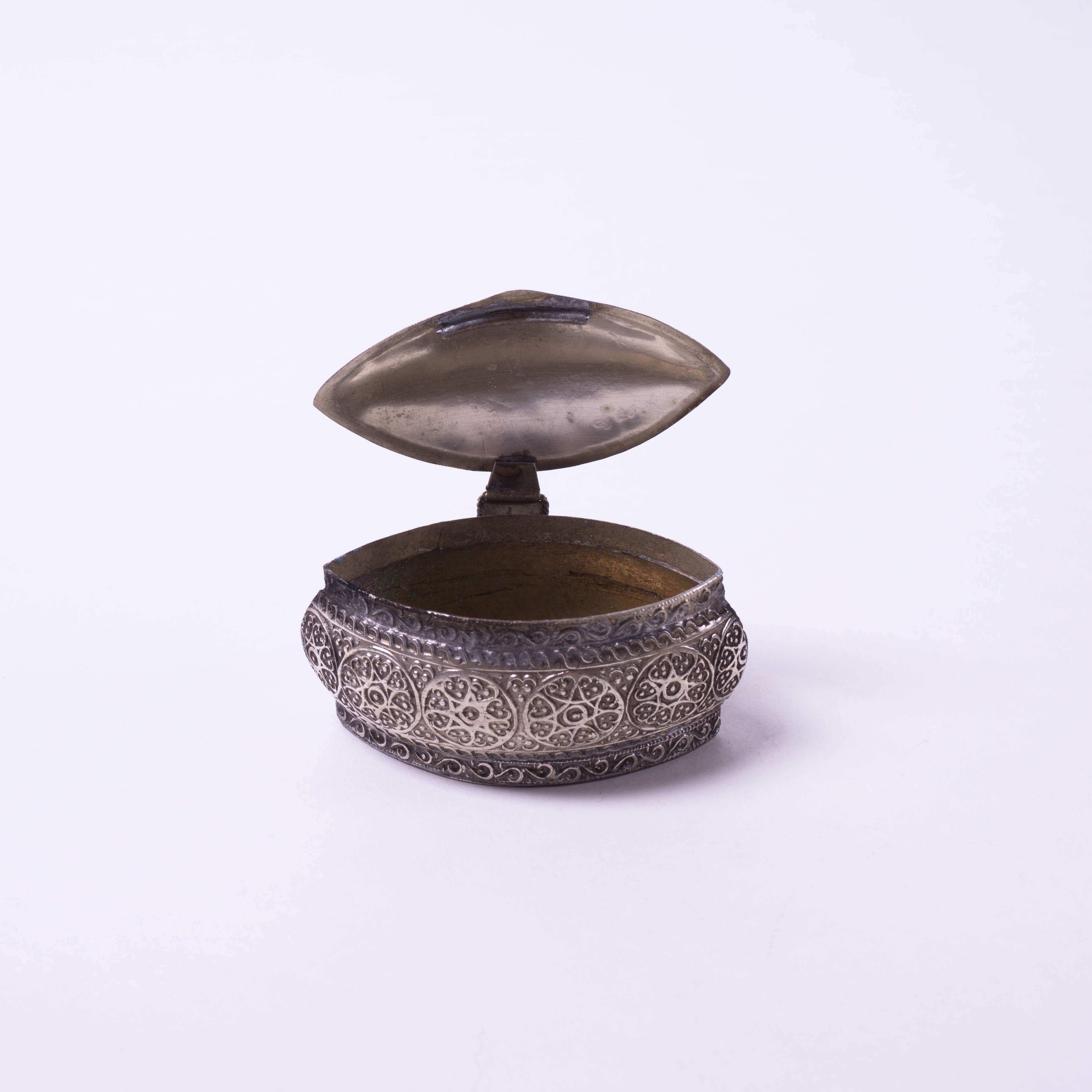 Pillendose/Schmuckdose 'Smaragd', handgefertigt, silber, L 6 cm, B 3,5 cm von fischer's lagerhaus