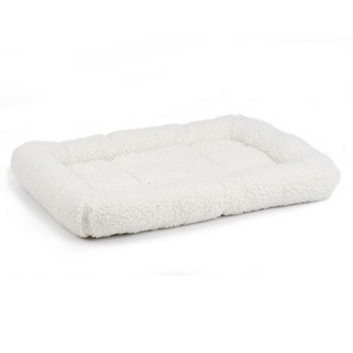 Cama macia de pele sintética para cães na cor creme.