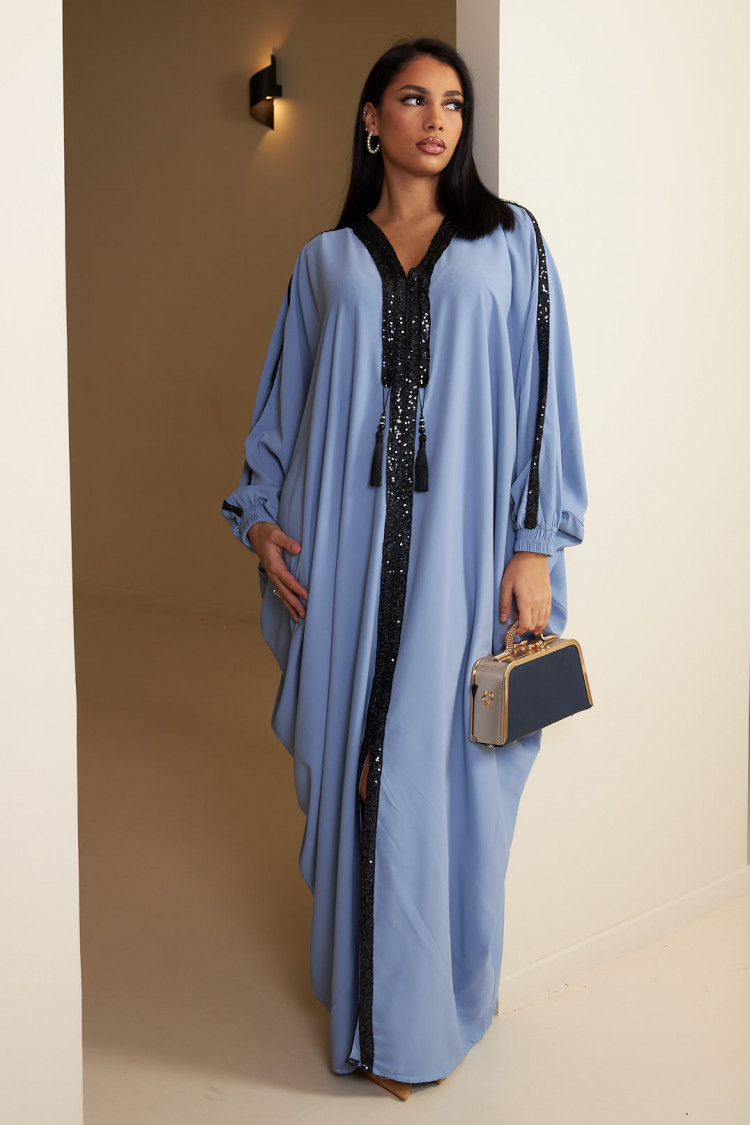 Abaya bleu clair à empiècement sequins et pompom noir