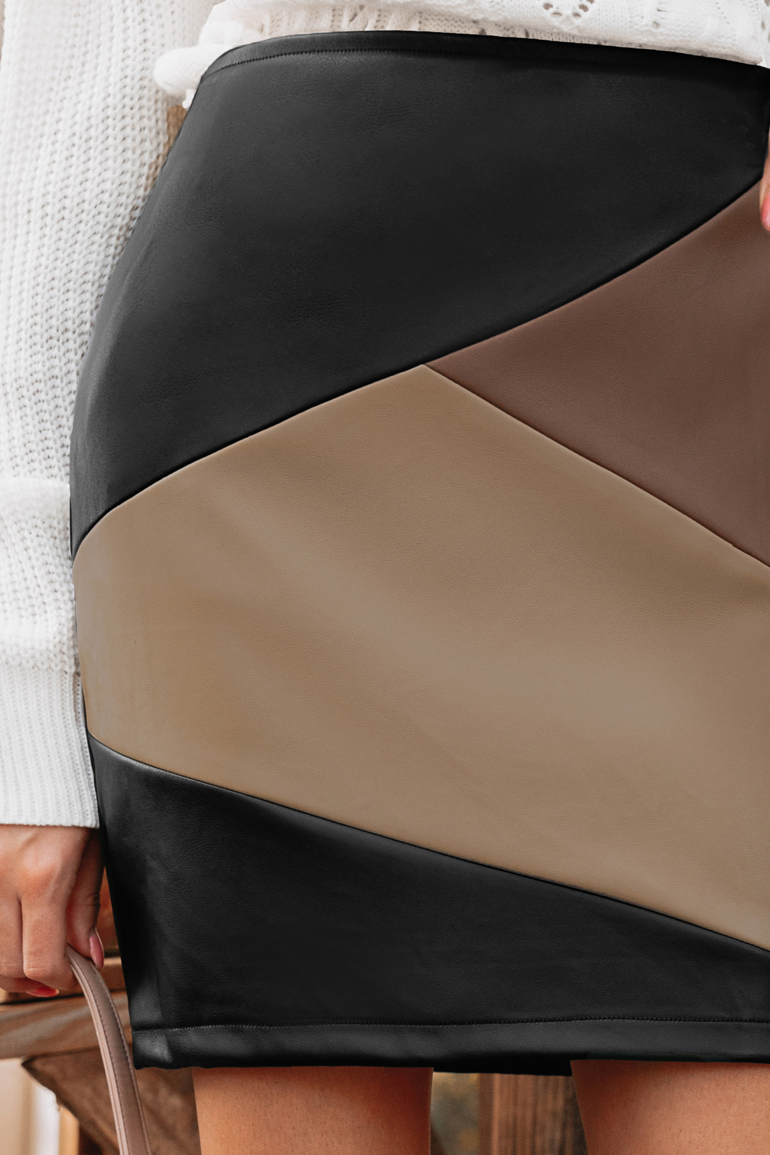 Jupe mini en cuir vegan à bloc de couleur