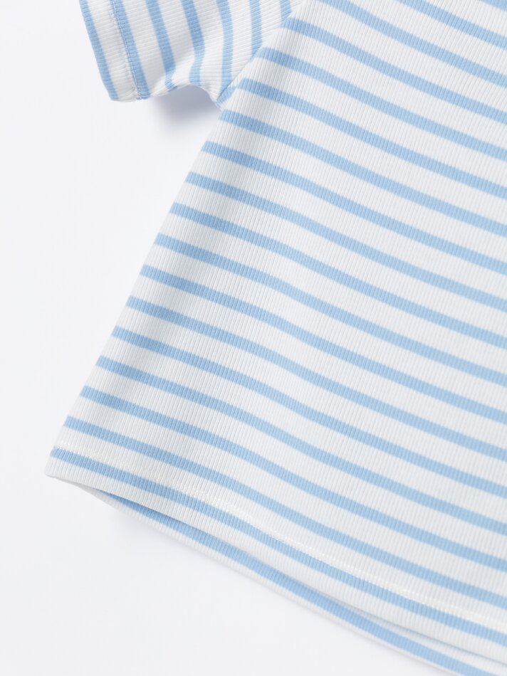 Blusa listrada com ombros à mostra - Branca/turquesa