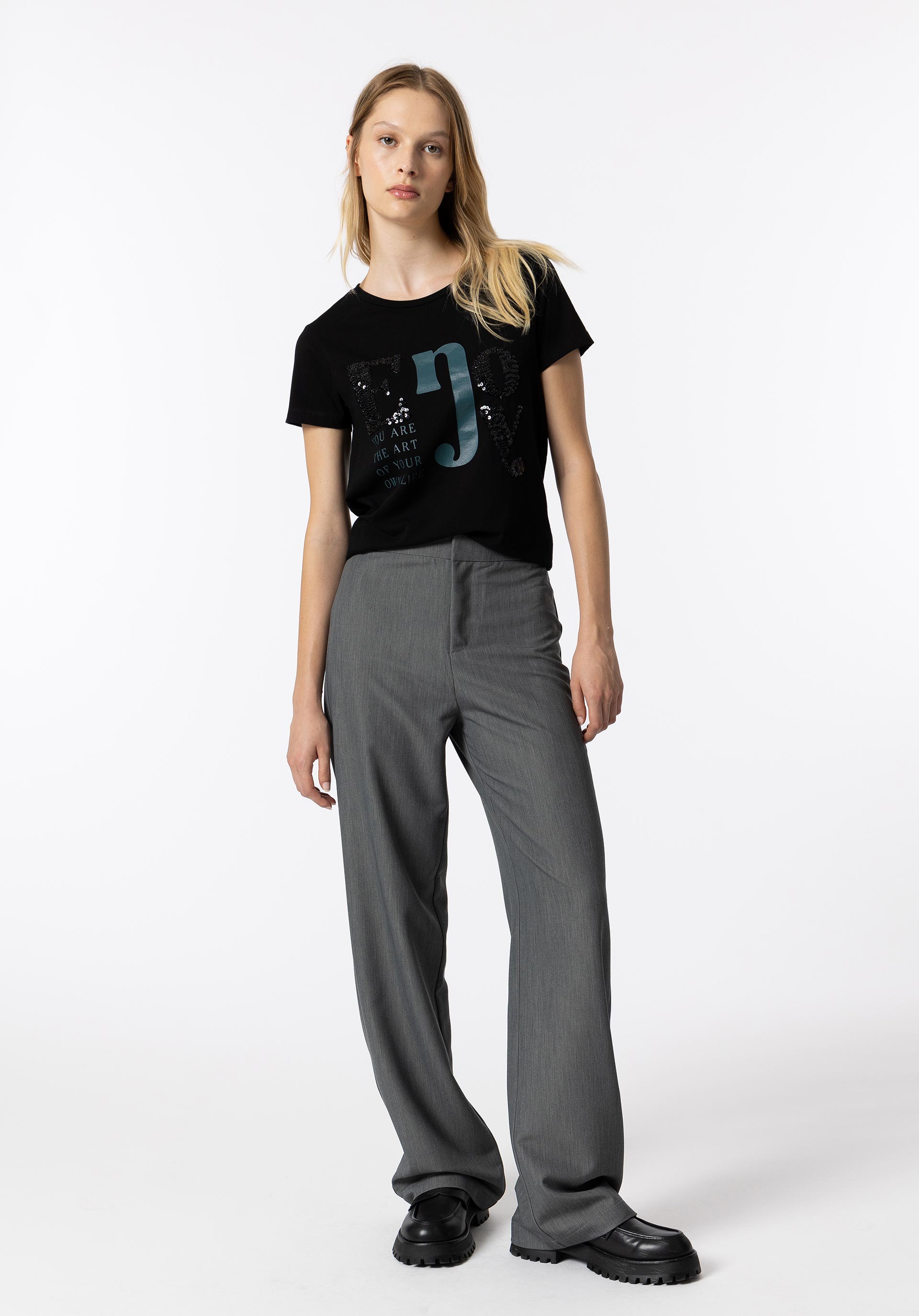 T-shirt Mensagem com Aplicações