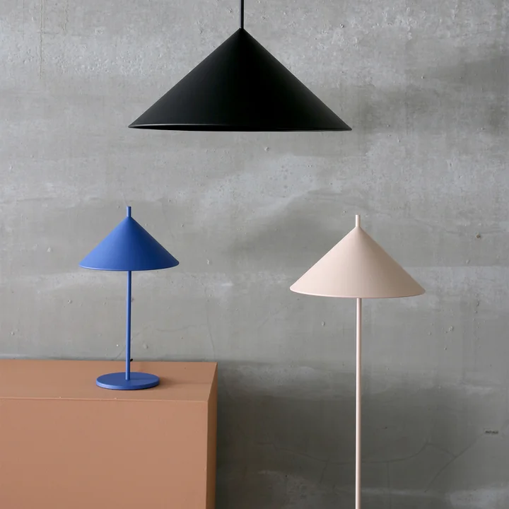 HKliving - Triangle Tischleuchte M, schwarz matt