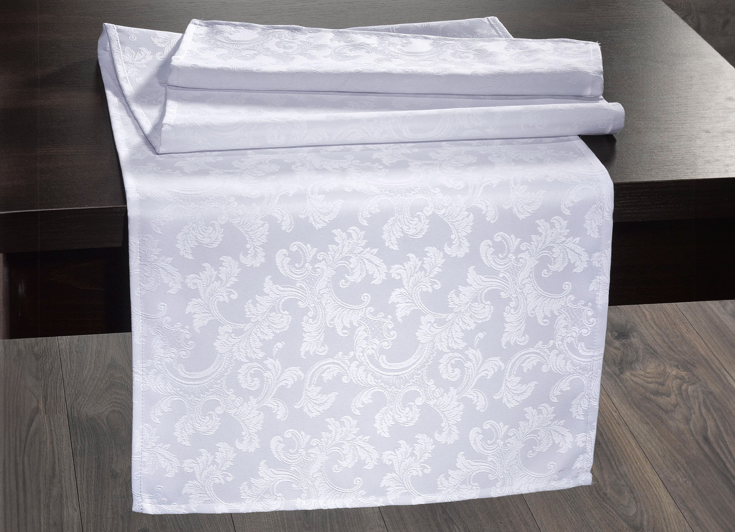 Bügelfreie Tischdecke mit Fleckschutz-Ausrüstung