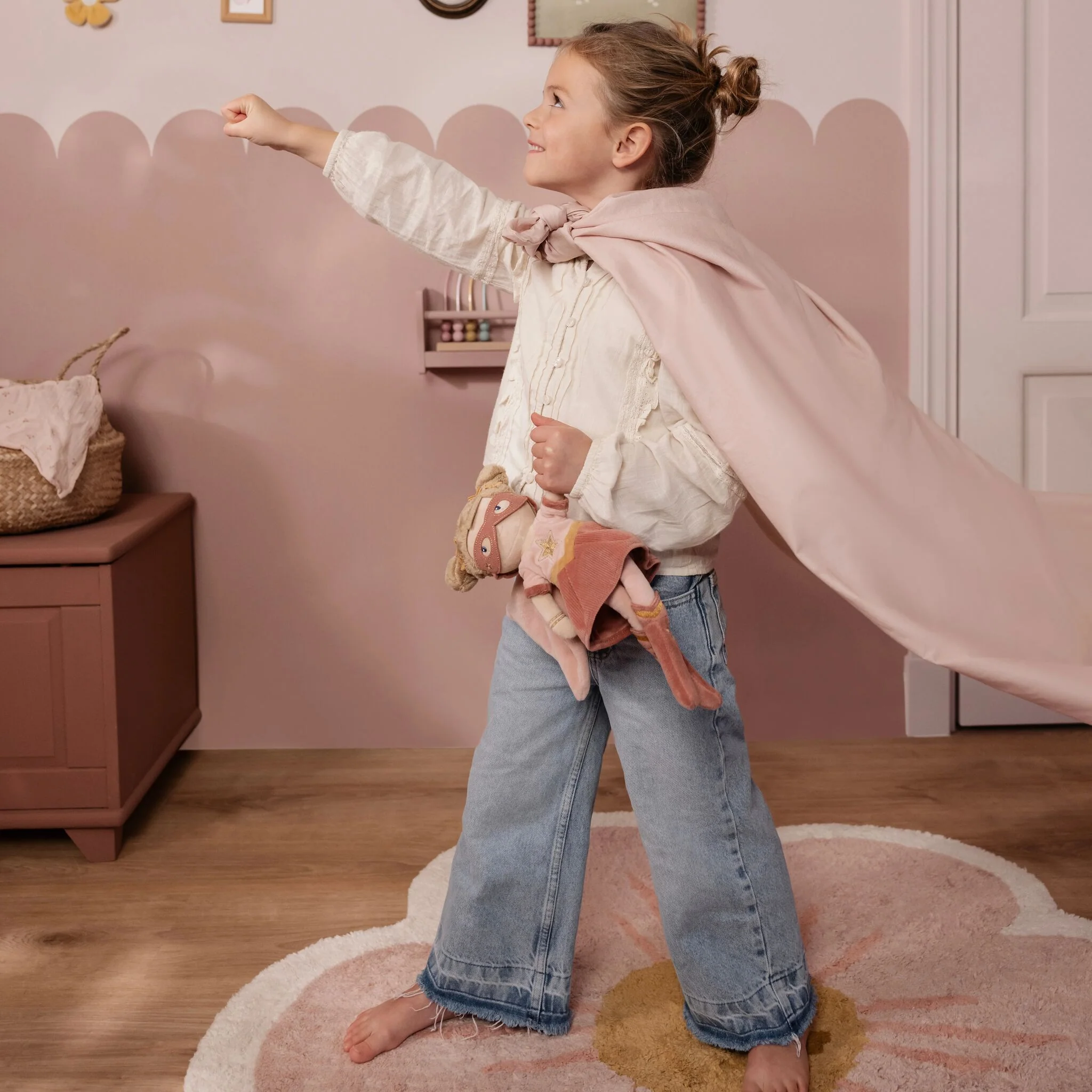 Superhelden Knuffelpop Rosa met Cape & Masker – Zachte Speelpop