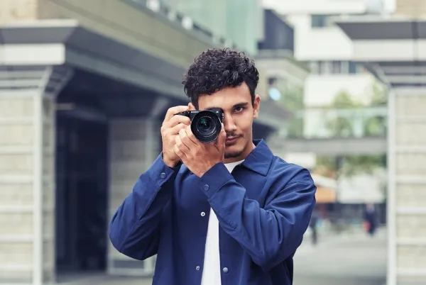 Sony a6400 ILCE-6400L - Digitalkamera - spejlløst - 24.2 MP - APS-C - 4K / 30 fps - 3x optisk zoom 16-50 mm objektiv - Wi-Fi, NFC, Bluetooth - sort