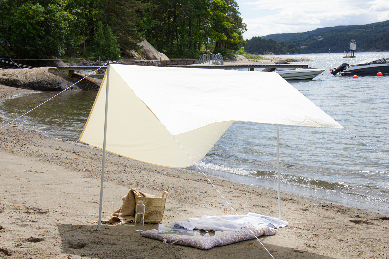 Marina strandparasoll Offwhite tekstilduk 140x180 cm. Oppbevaringsbag medfølger.