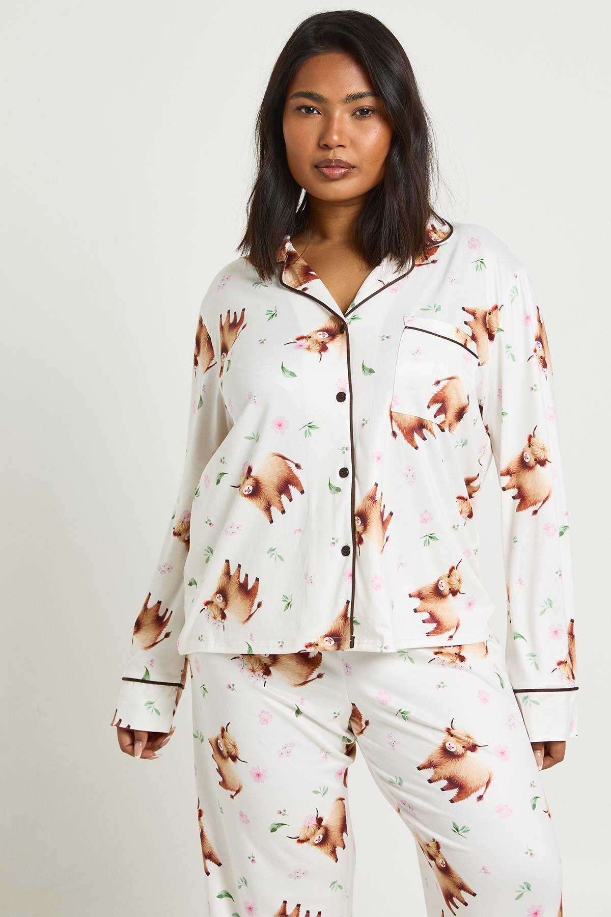 boohoo Ensemble Pyjama Grande Taille Chemise Et Pantalon À Manches Longues Imprimé Vache Highland
