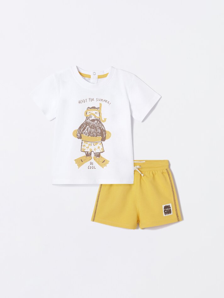 Conjunto de camiseta e shorts de moletom - Mostarda