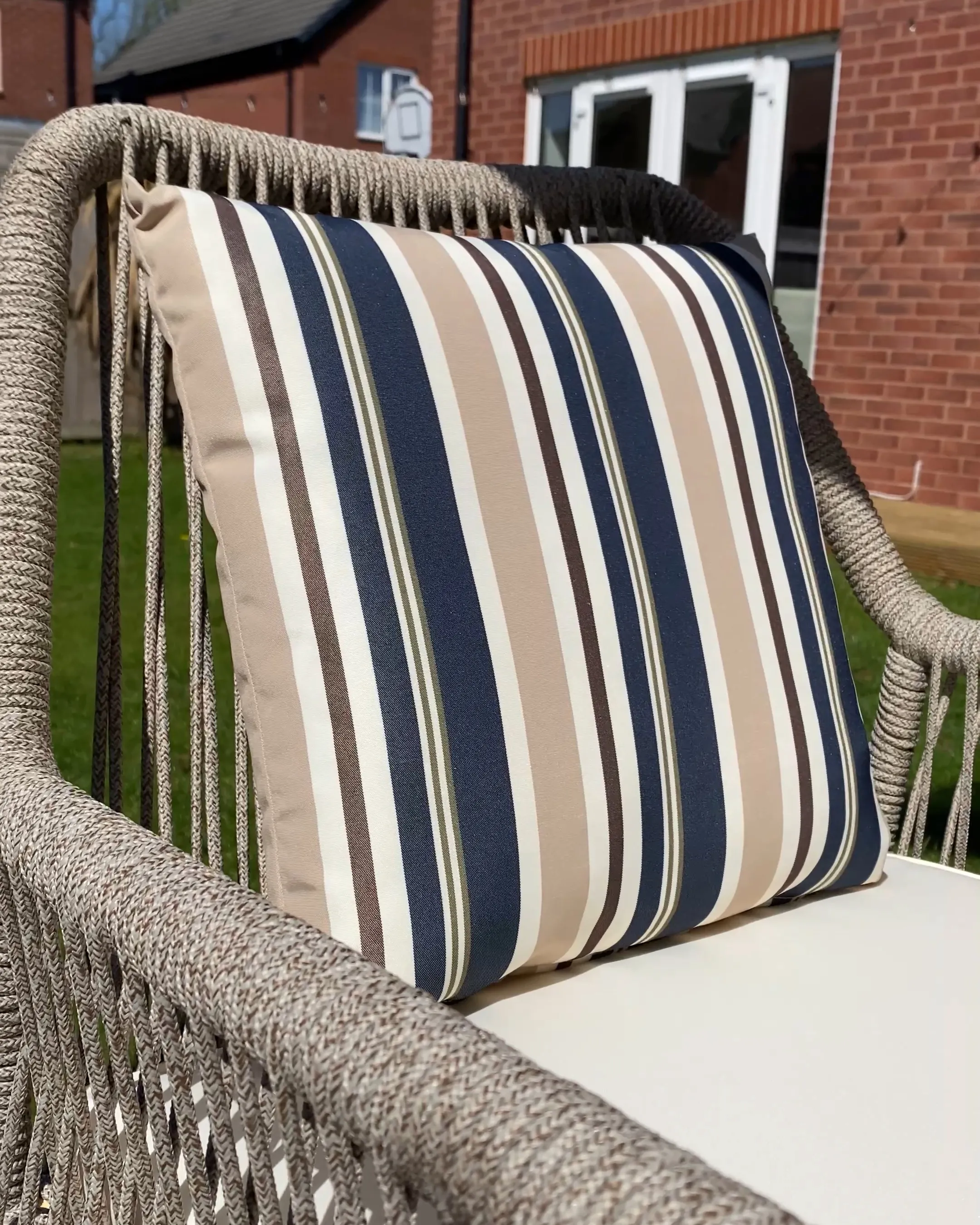 Set van 2 tuinkussens KASTOS gestreept 40 x 40 cm Taupe