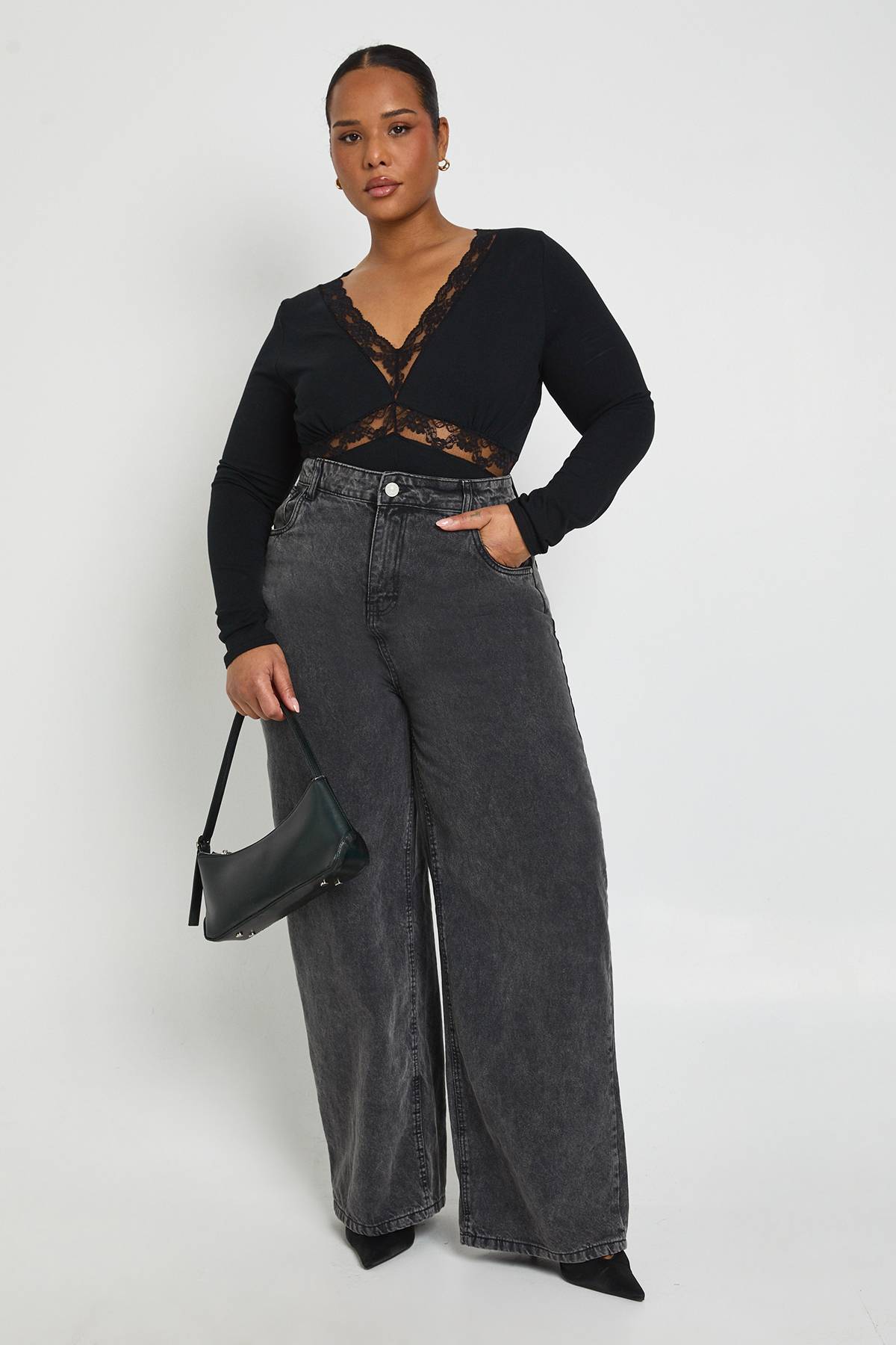 boohoo Plus bodysuit à manches longues en coton avec garniture en dentelle