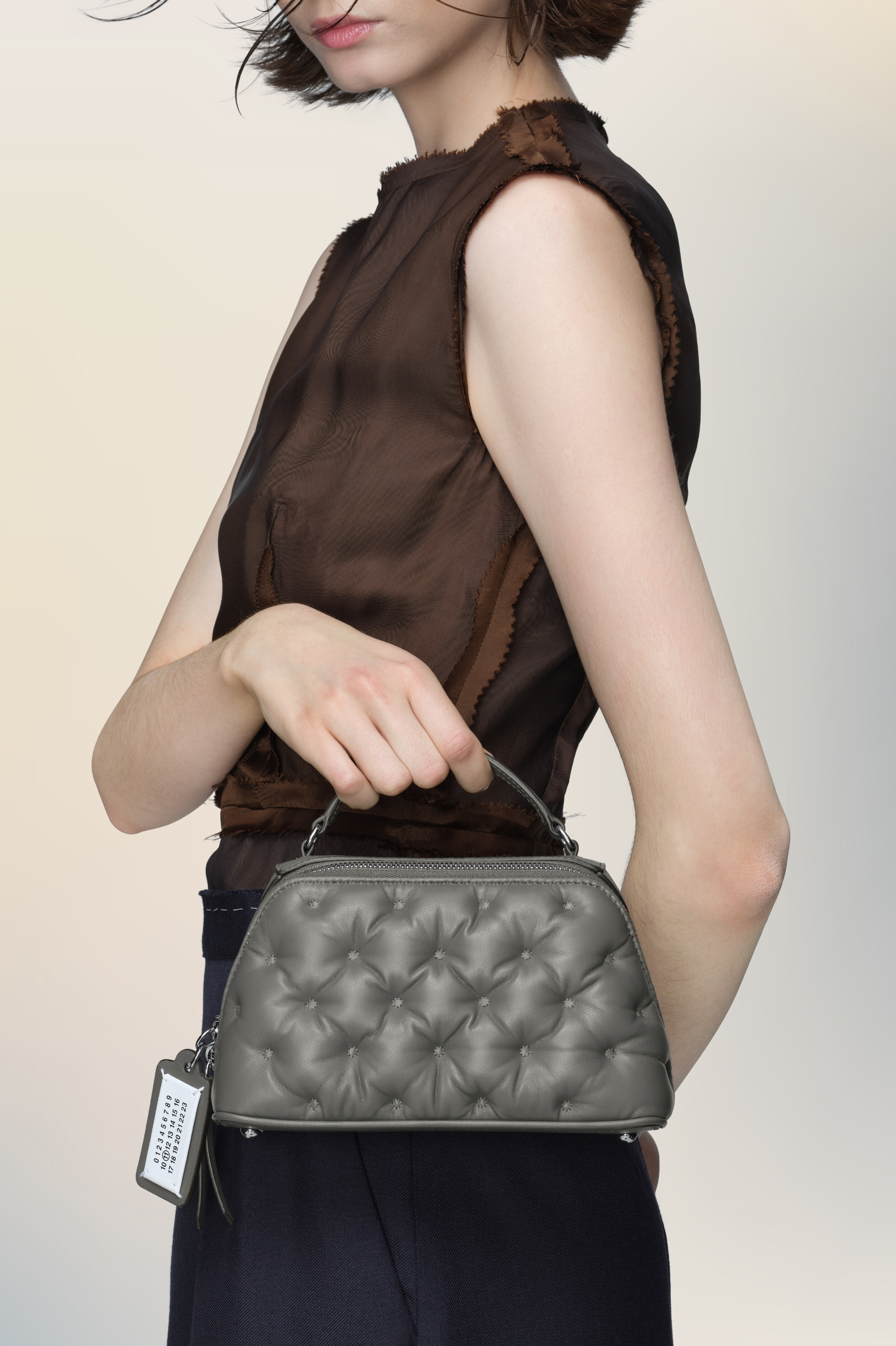 Sac bandoulière Glam Slam Trapezoid Bag gris en cuir Gris caillou