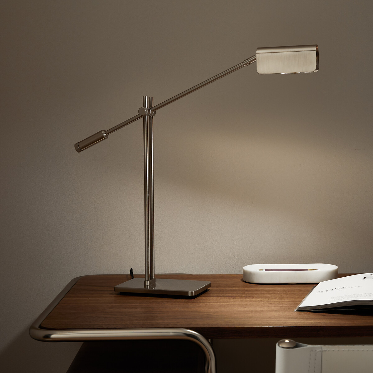 AM.PM<br>Luminária de mesa giratória, níquel acetinado, Phili