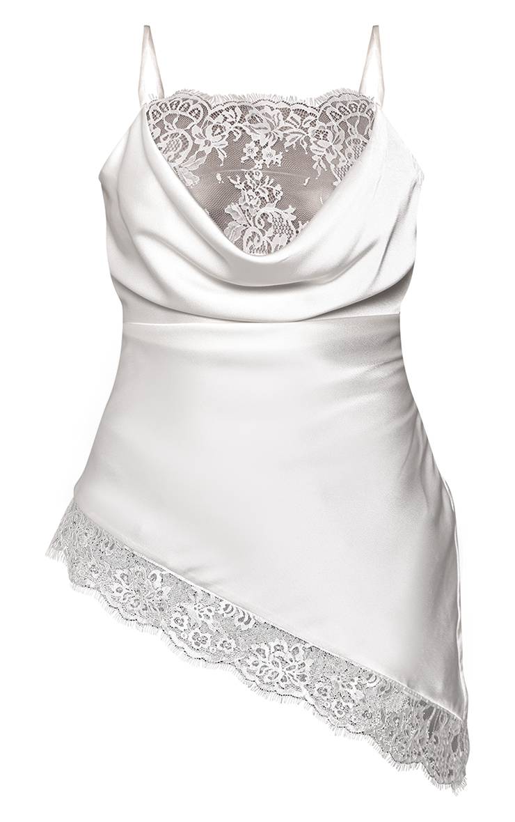 Crème Haut Asymétrique En Satin À Col Bénitier Avec Bordure En Dentelle