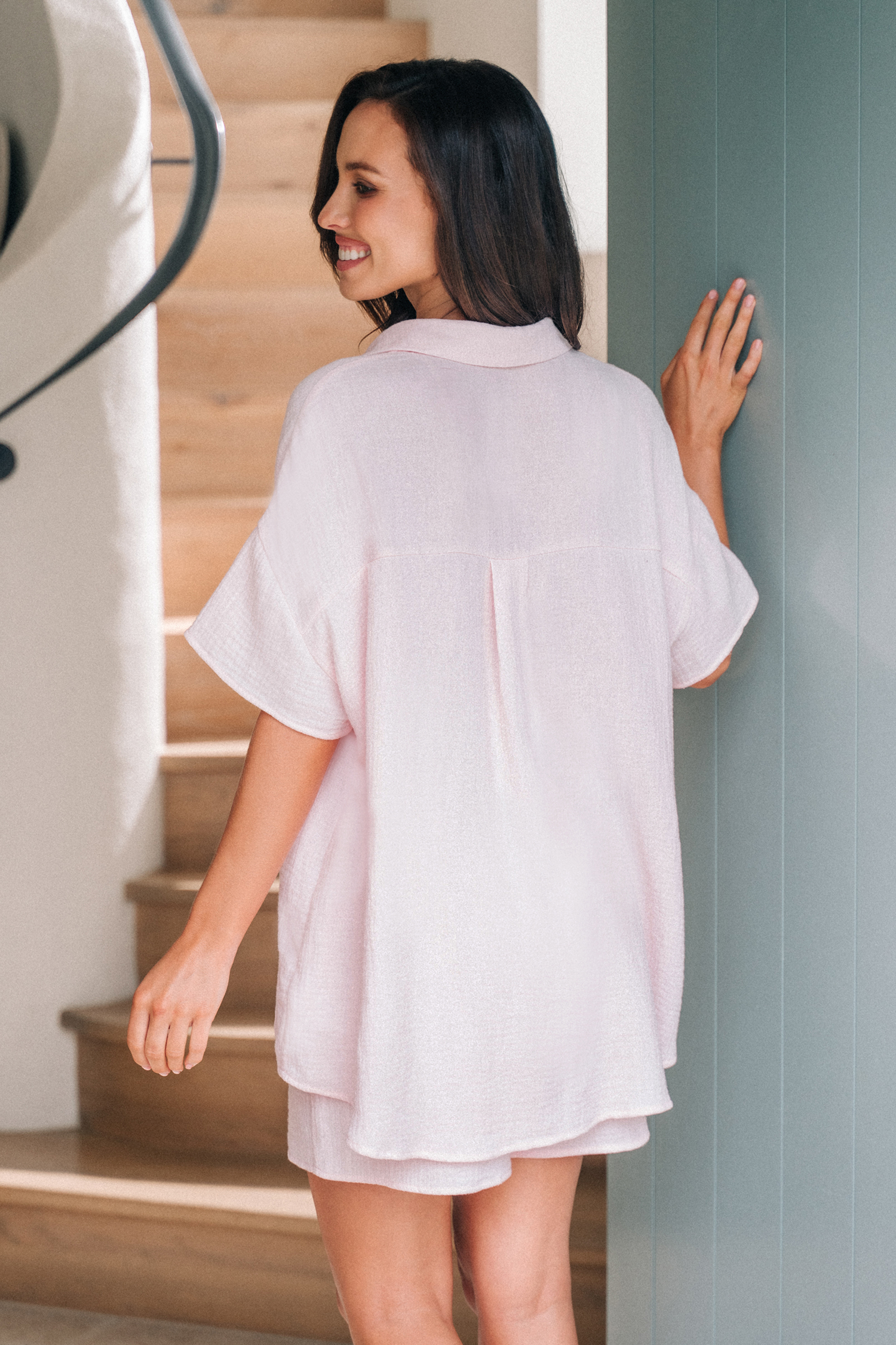 Chemise en pur coton à boutons et short rose