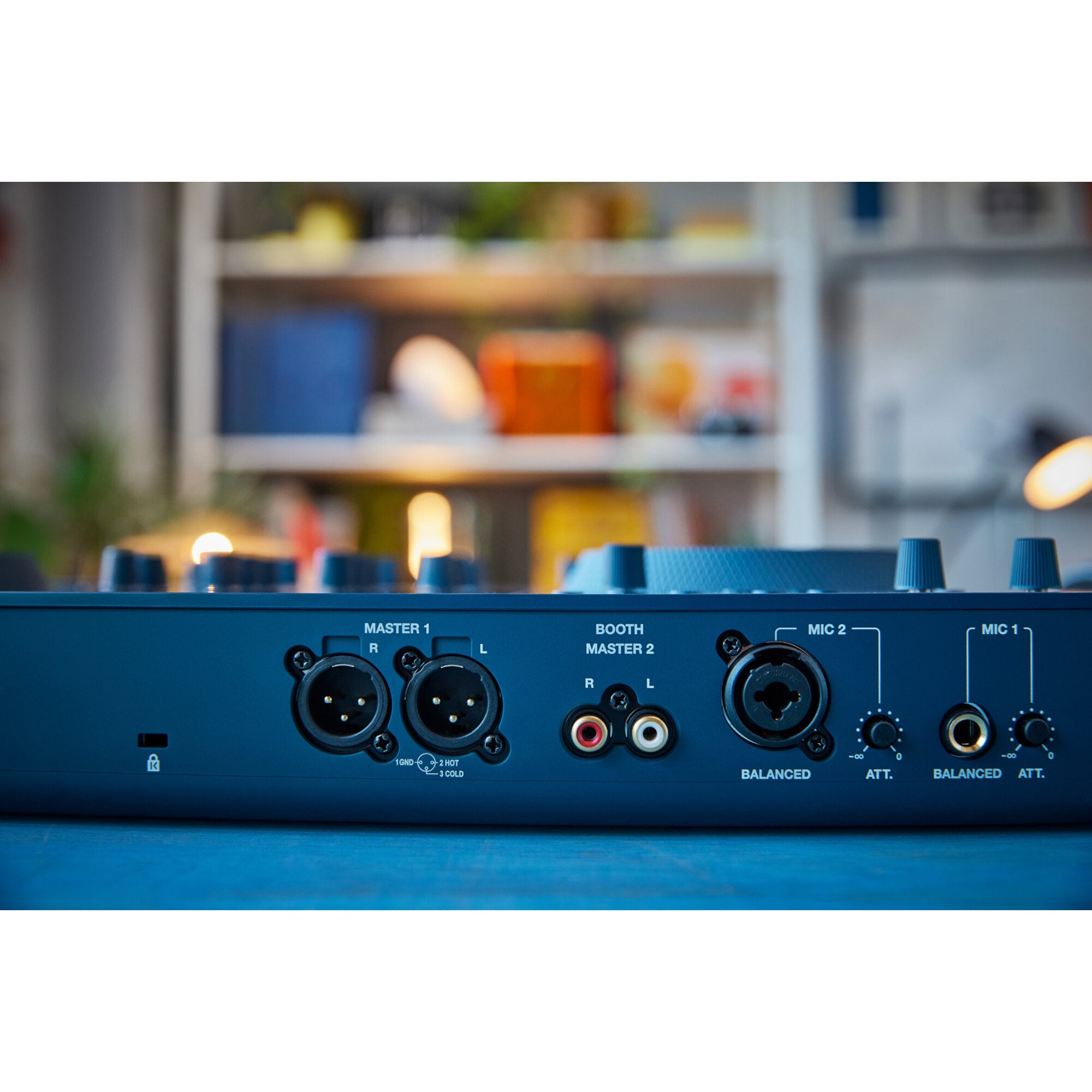 AlphaTheta Omnis-Duo all-in-one mobiel DJ-systeem