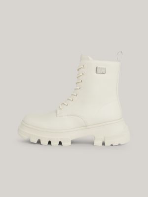 Botas de cano médio robustas em couro com travas