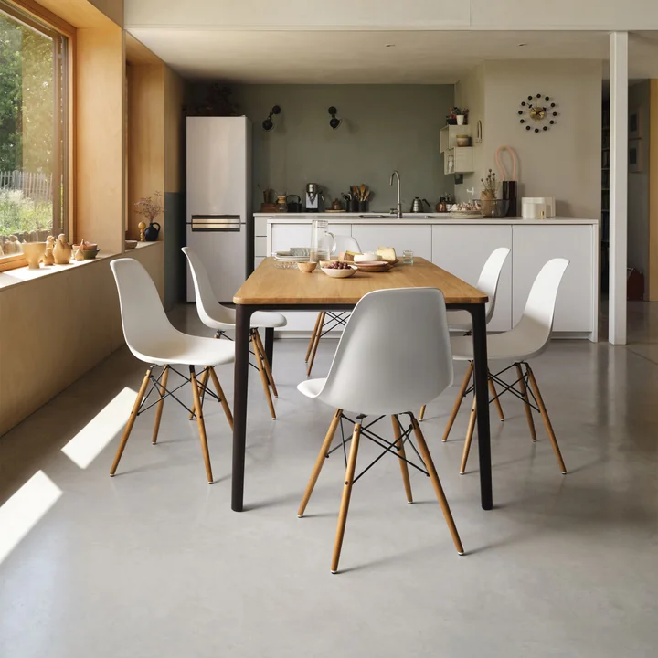 Vitra - Eames Plastic Side Chair DSW RE, Esche honigfarben / baumwollweiss (Filzgleiter basic dark)