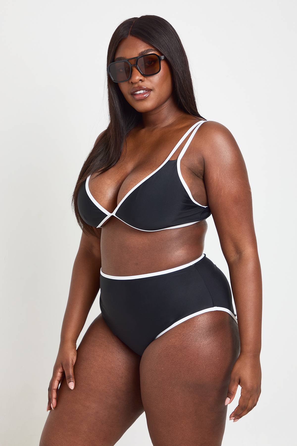 boohoo Ensemble Bikini Grande Taille À Jambes Hautes Avec Détails Contrastés