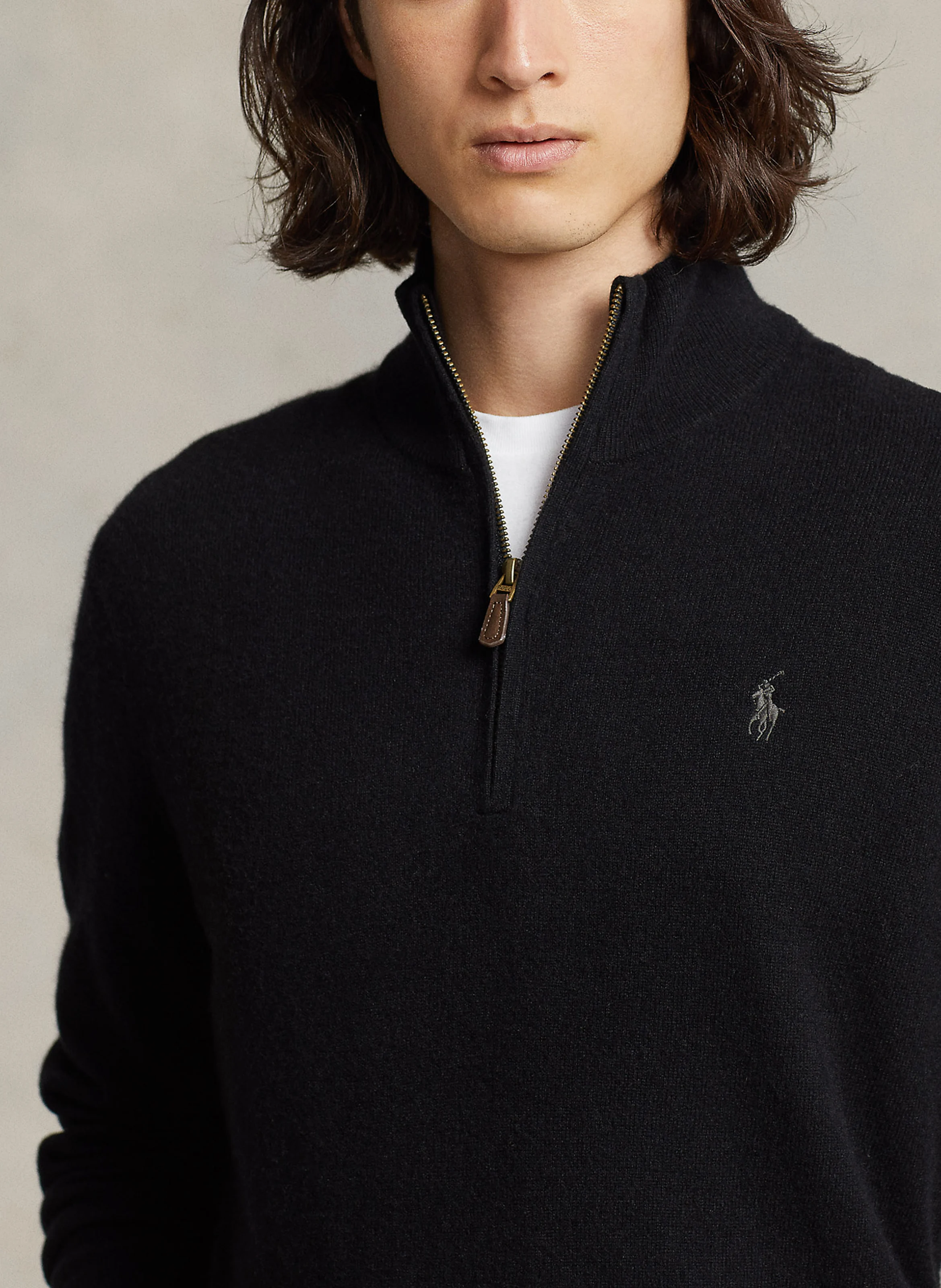 Pull col montant regular-fit brodé en laine mérinos | Noir